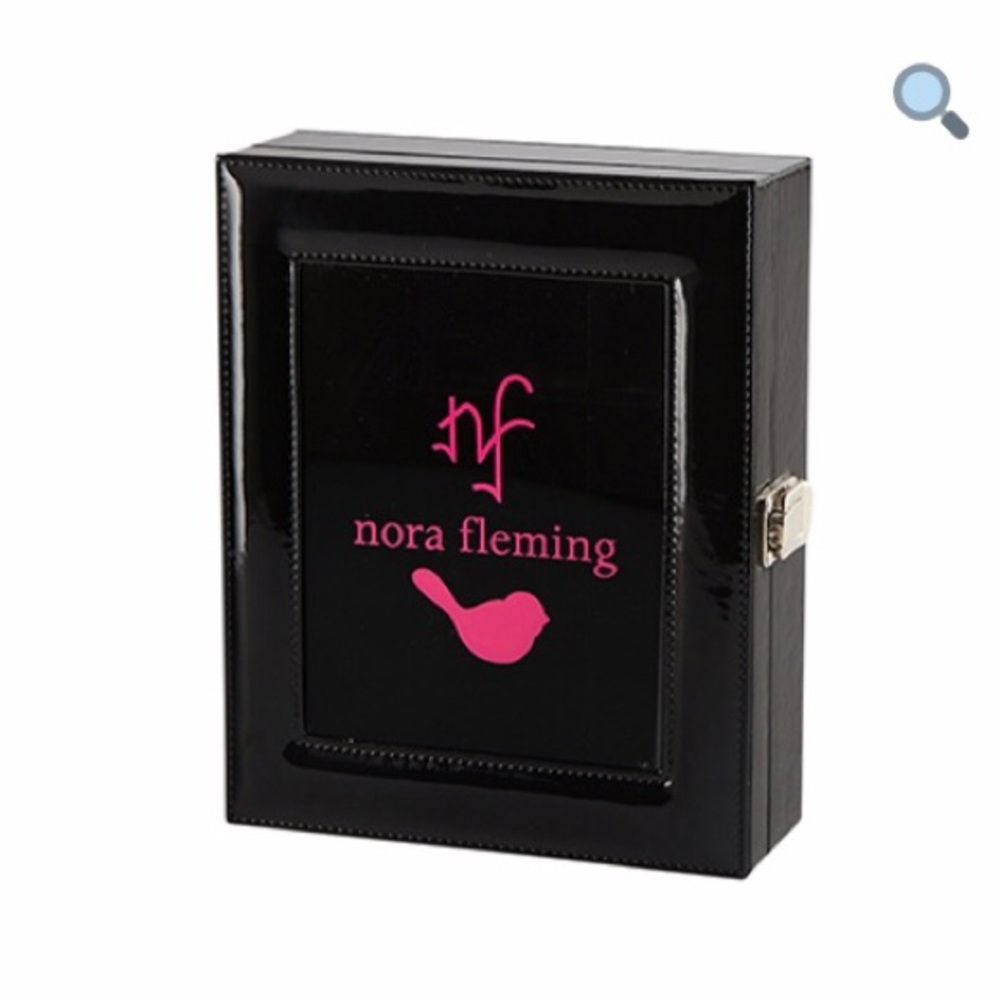 NWOT. nora fleming keepsake box!